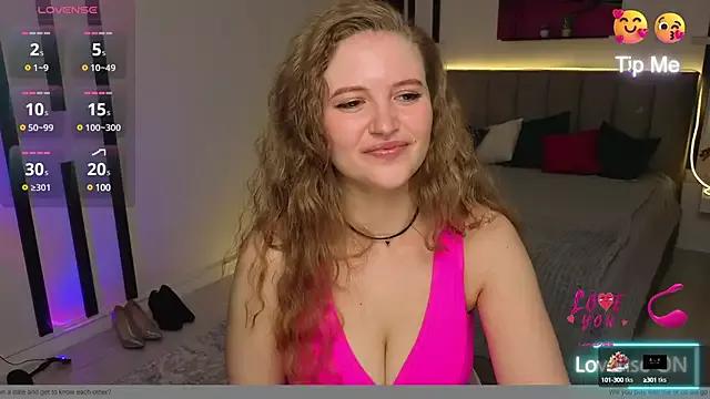 TesssaHart from StripChat