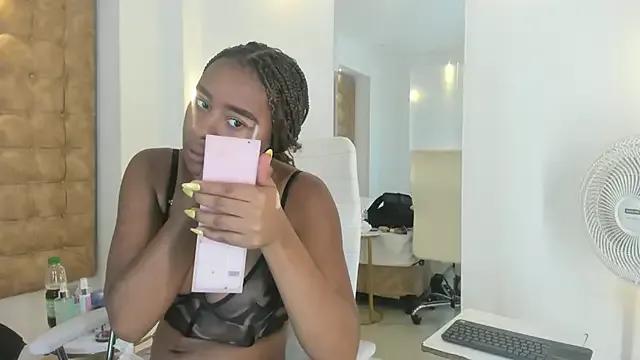 ThaliaOcean from StripChat