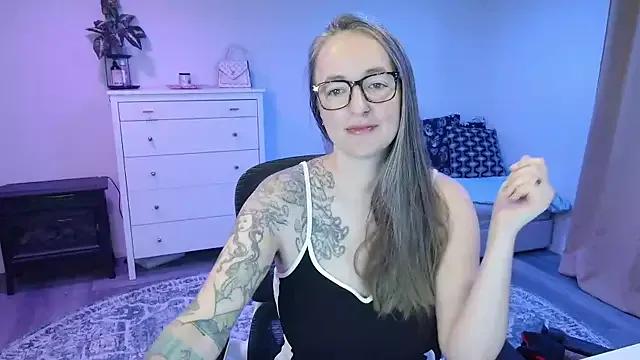 TheFoxyFarrah from StripChat is Freechat
