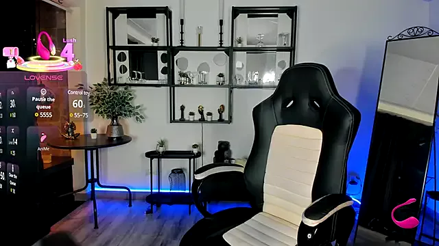 Try our streaming cams variety and talk on a personal level with our adorable girls streamers, showing off their bountiful shapes and dildos.