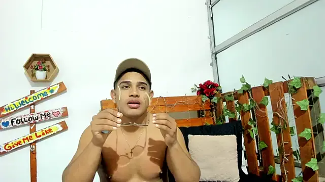 Thiago_Thompson from StripChat is Freechat