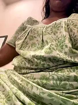 ThickkDesiDoLL from StripChat is Freechat