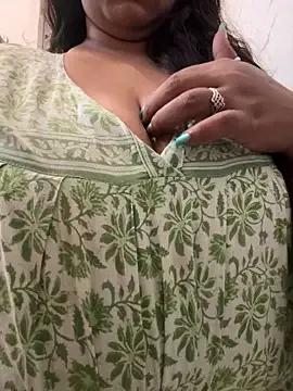 ThickkDesiDoLL from StripChat is Freechat