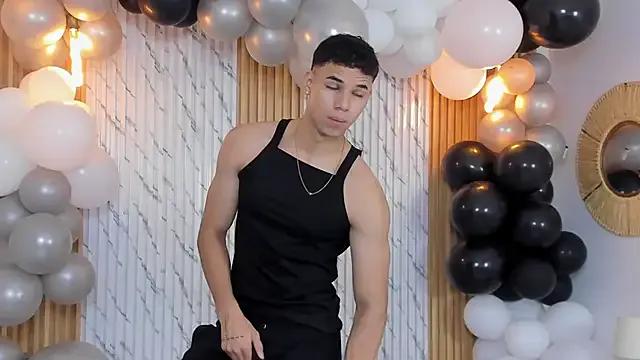 thomas_walker0 from StripChat is Freechat