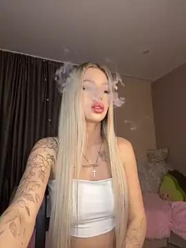Tiffany_Kissss from StripChat