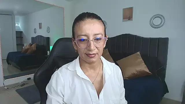 tina_moon2 from StripChat is Freechat