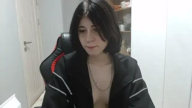 TinaQuiin from StripChat is Freechat