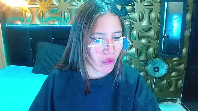 tinibunny from StripChat is Freechat