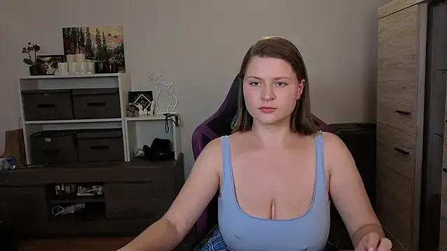 TinniAngel from StripChat