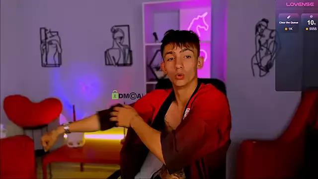 tobi_yours from StripChat is Freechat