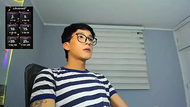 tom_Howard from StripChat is Freechat