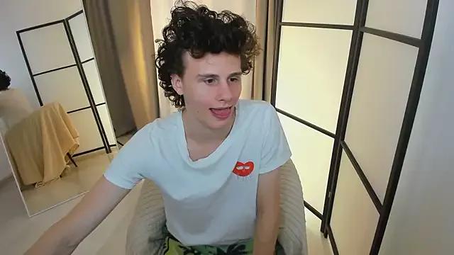 Tom_Williamse from StripChat is Freechat