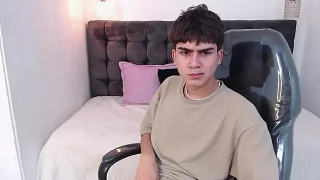 Tommy18__ from StripChat