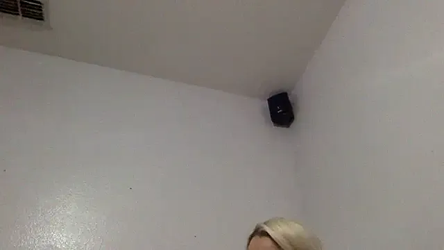 toomuchofafreak on StripChat 