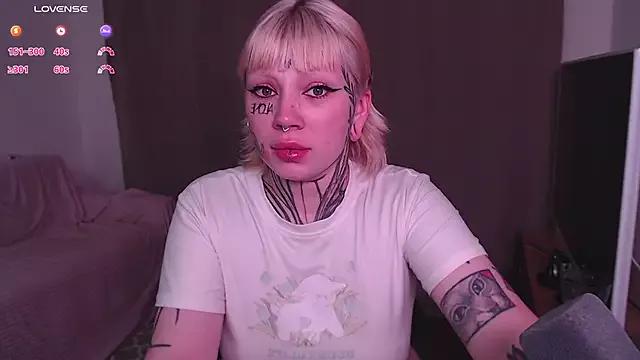 Tradishka from StripChat