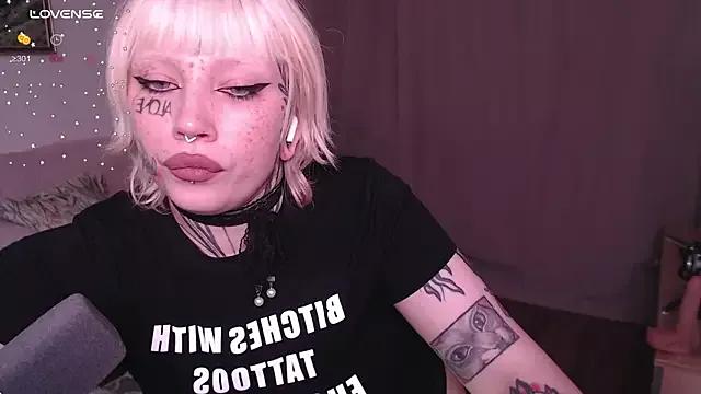 Tradishka from StripChat