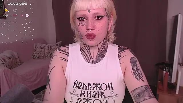 Tradishka from StripChat