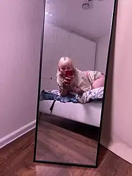 Tradishka from StripChat