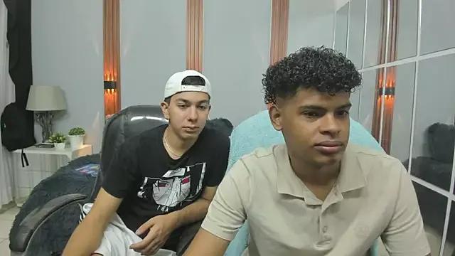 Travis_and_max from StripChat is Freechat