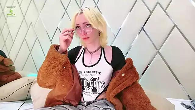 Try our streaming cams variety and talk on a personal level with our adorable girls streamers, showing off their bountiful shapes and dildos.
