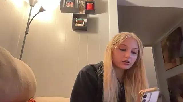 trixibby19 from StripChat is Freechat