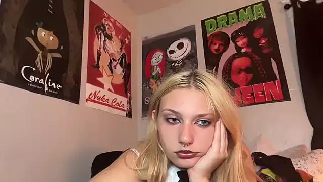 trixibby19 from StripChat is Freechat