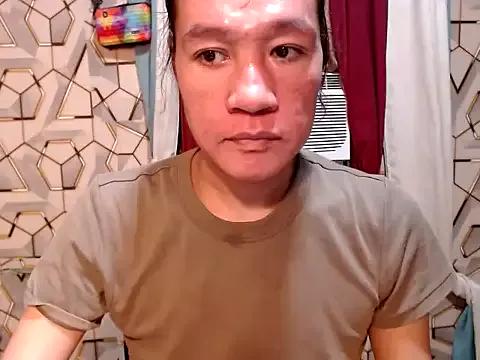 Tshugecumxxx from StripChat