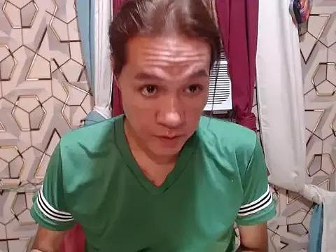 Tshugecumxxx from StripChat