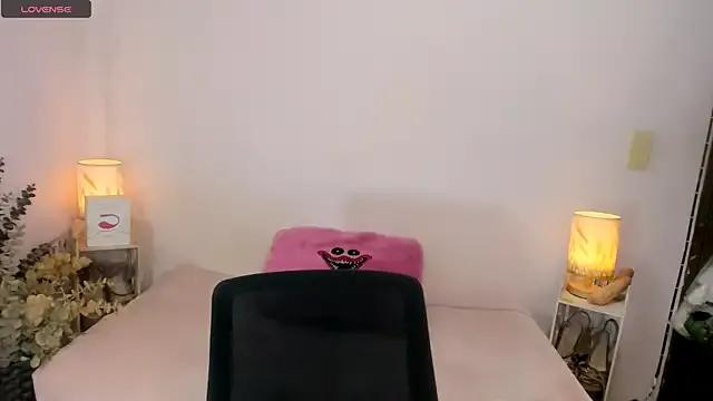 Tsmokemachine from StripChat
