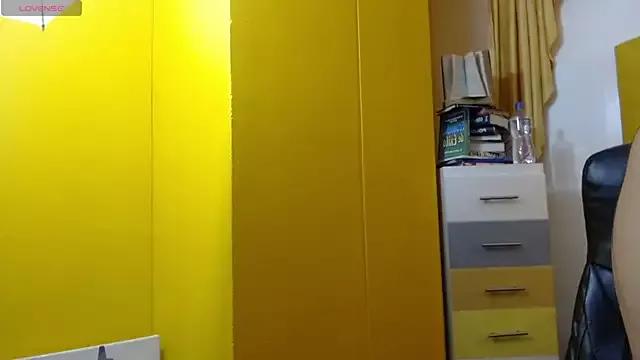 tulunaroja from StripChat