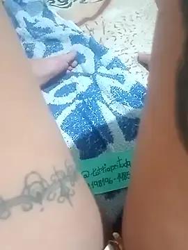 tutti2pbuzz from StripChat is Freechat