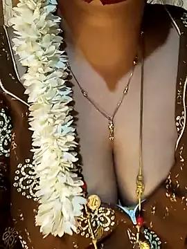 tuttifrutti17 from StripChat