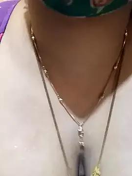 tuttifrutti17 from StripChat