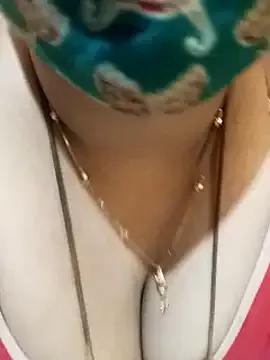 tuttifrutti17 from StripChat