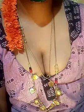 tuttifrutti17 from StripChat