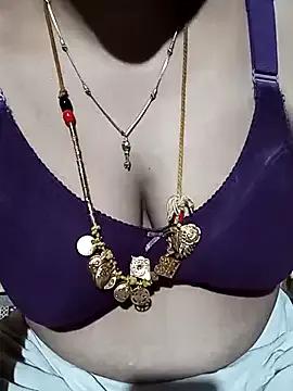 Tuttifrutti17 from StripChat