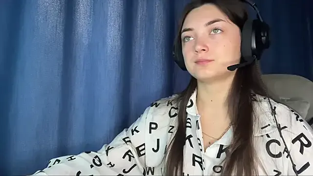 TwotyBright from StripChat