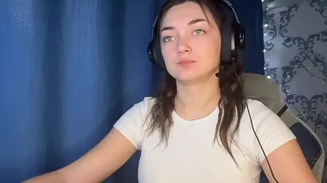 TwotyBright from StripChat