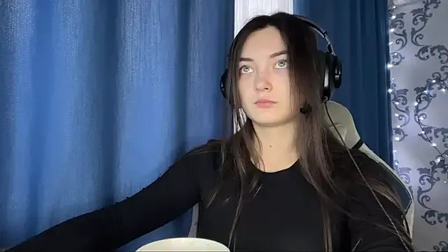 TwotyBright from StripChat