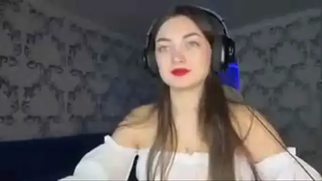 TwotyBright from StripChat