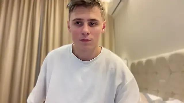 Tyler_Garner from StripChat is Freechat