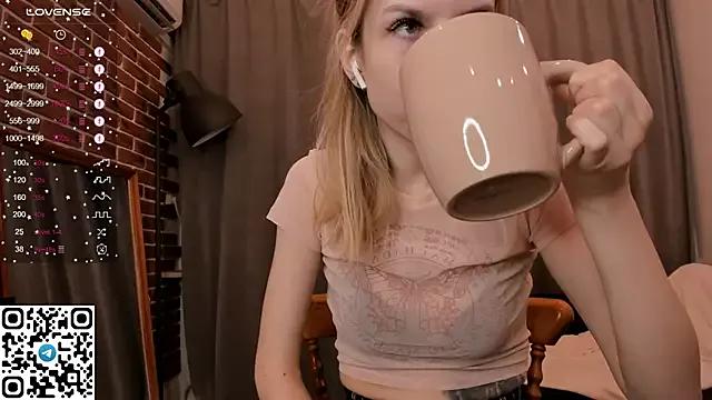 tyty_piupiu from StripChat
