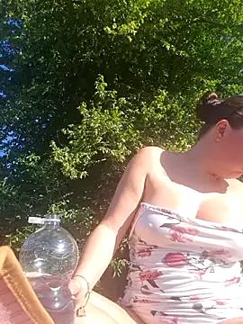 UK_bella from StripChat is Freechat
