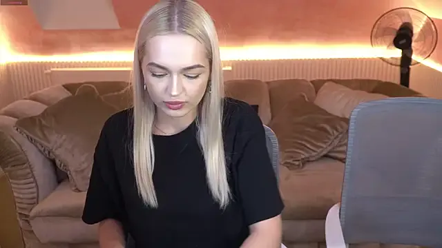 Ulianna_Meow from StripChat is Freechat