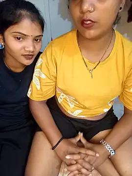 Unique_MomandDaughterrs from StripChat is Freechat