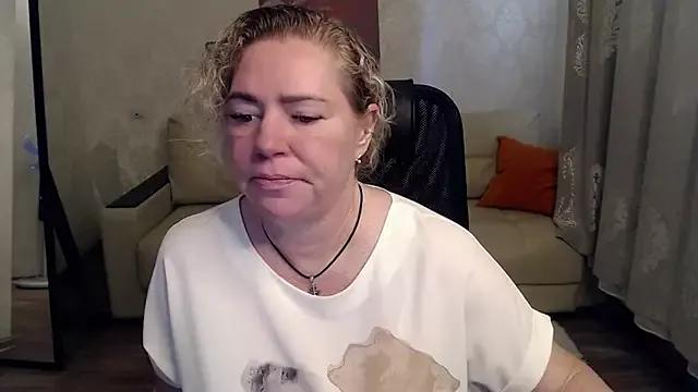 unsual_milf from StripChat