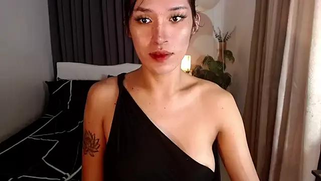 Ur_QueenCamilla from StripChat is Freechat