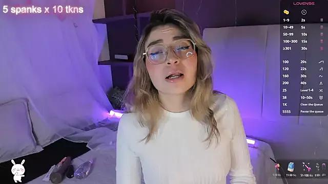Vale_honny from StripChat is Freechat