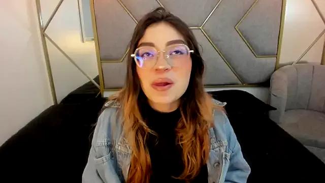 Vale_honny from StripChat is Freechat