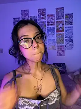 Valen-Foxx from StripChat is Freechat